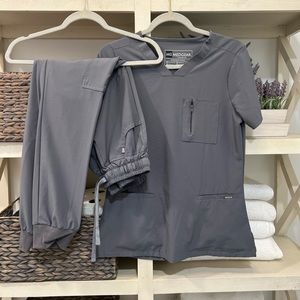 MedGear Scrub Set